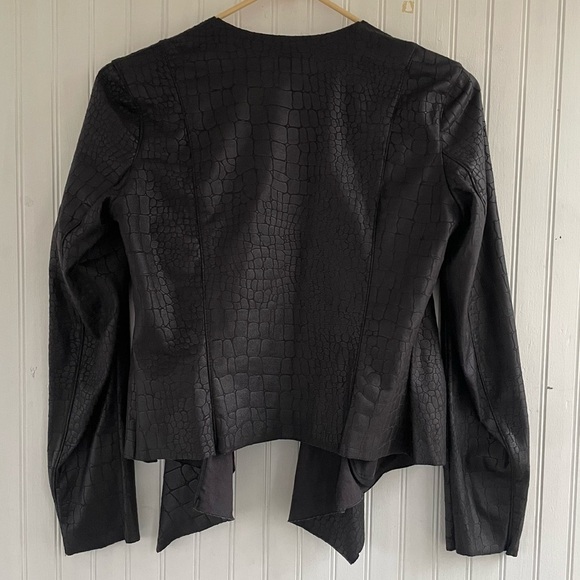 BLANKNYC Black Faux Leather Croc Skin Open Front Waterfall Jacket Size XS - Picture 4 of 9